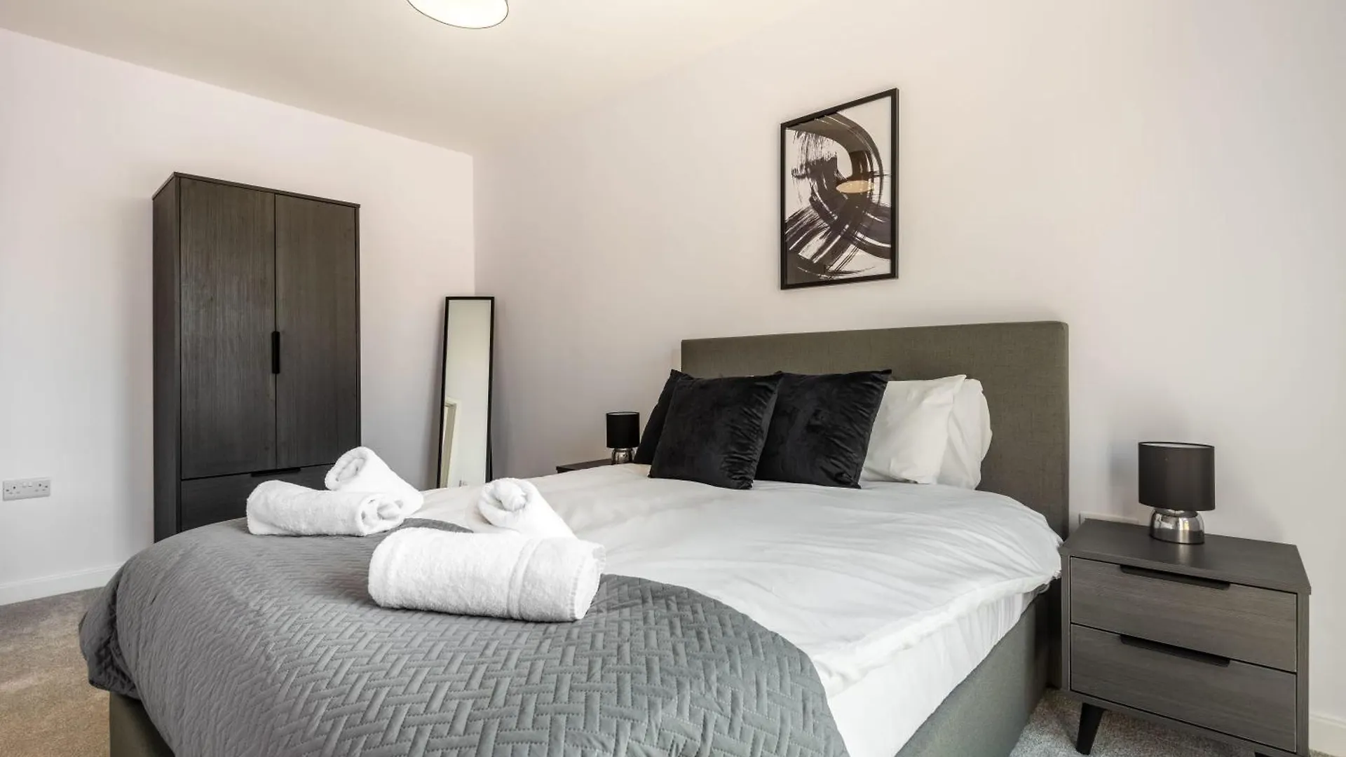 Apartment Contemporary 2 Bedroom Home In York