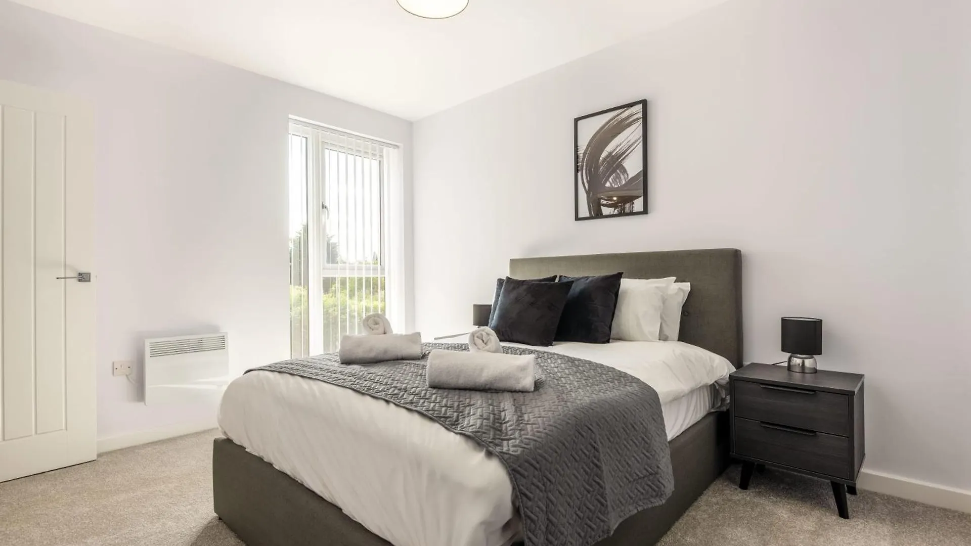 Contemporary 2 Bedroom Home In York Apartment