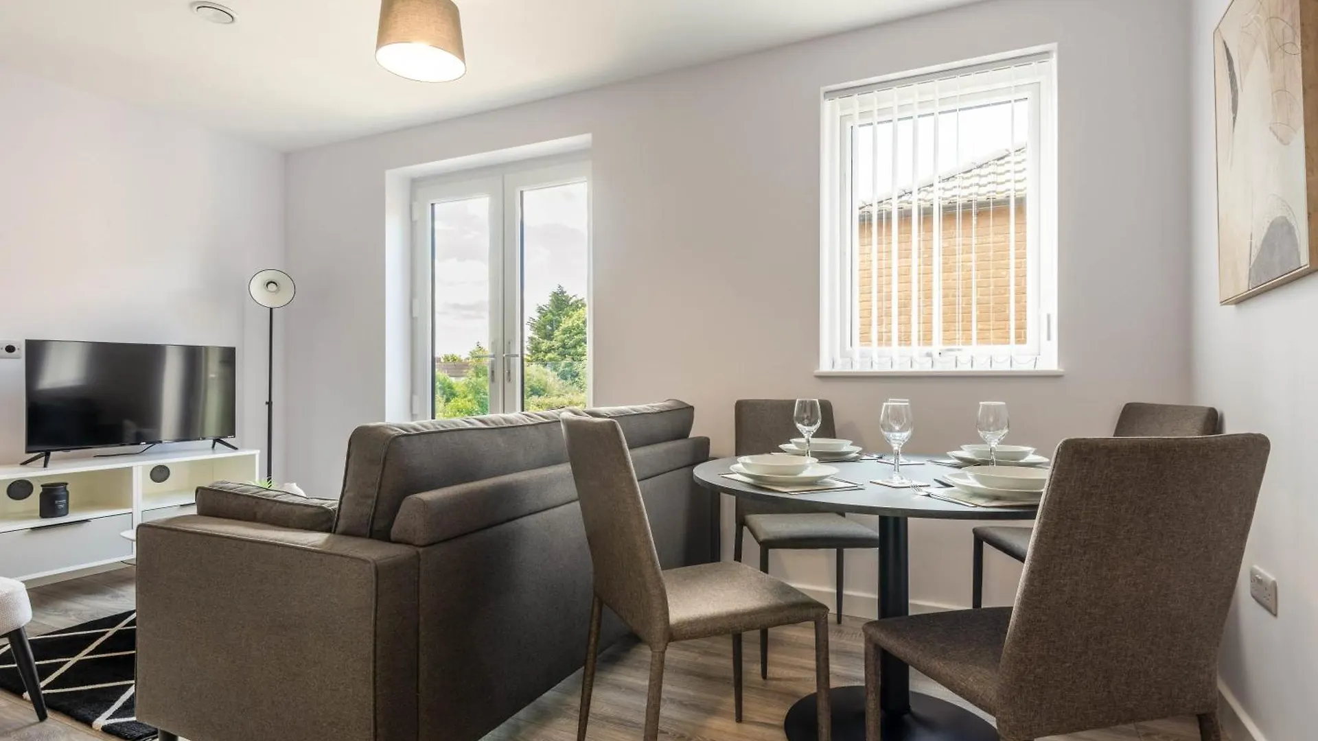 Apartment Contemporary 2 Bedroom Home In York