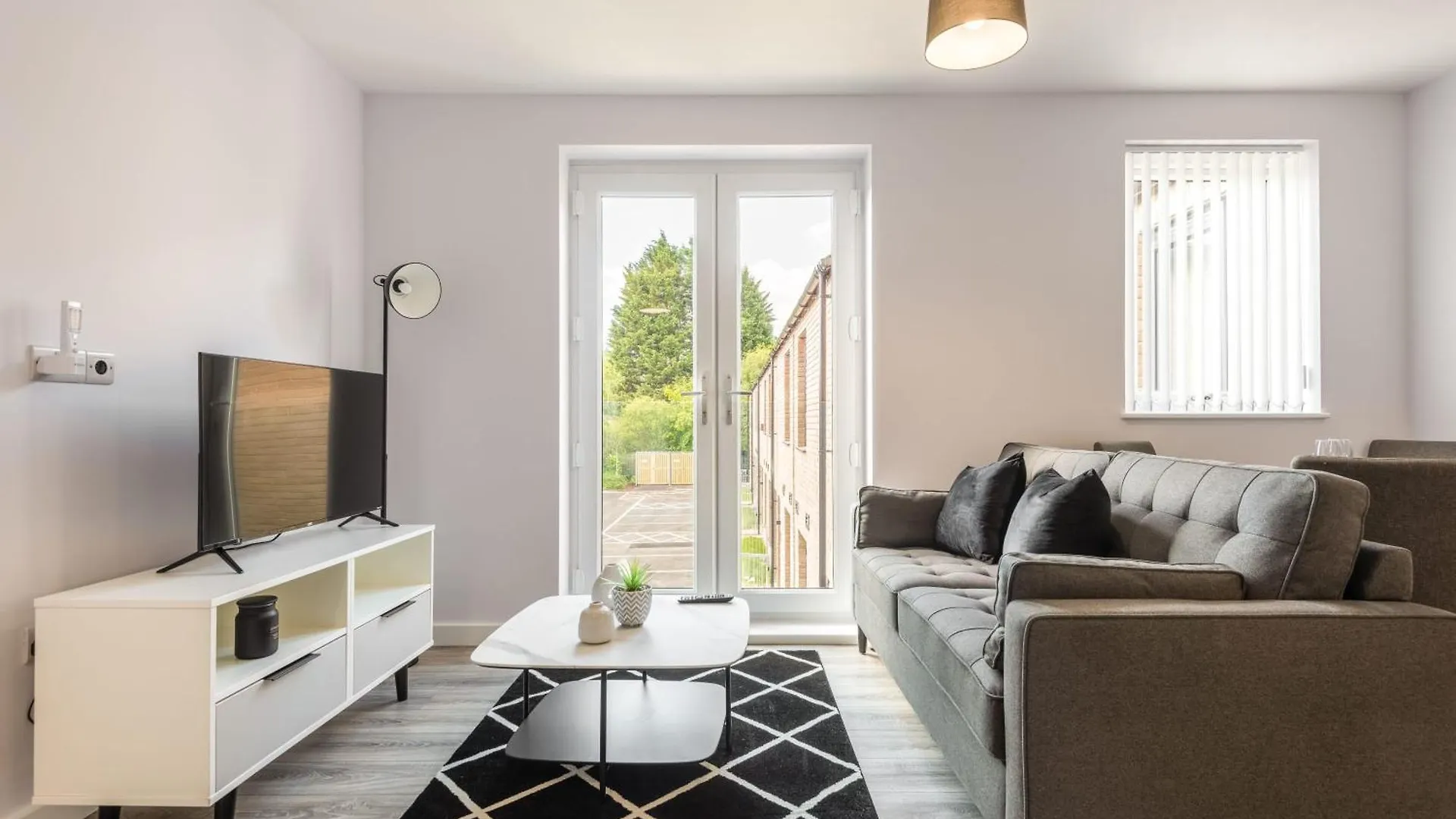 Contemporary 2 Bedroom Home In York