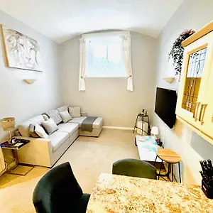Apartment County House Centre With Parking Sleeps 4, York
